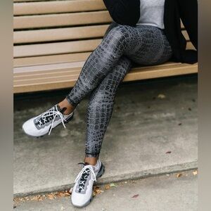 NEW without tags— ZYIA Gray Armor Light n Tight Legging 28" (Size 6/8)